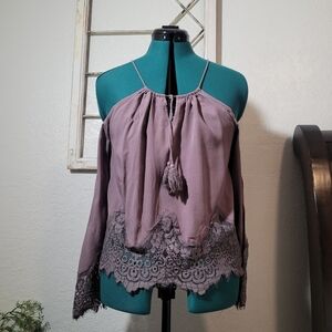 Lesticle Mauve Off the Shoulder with Lace Embroidered Trim Blouse Size Medium.